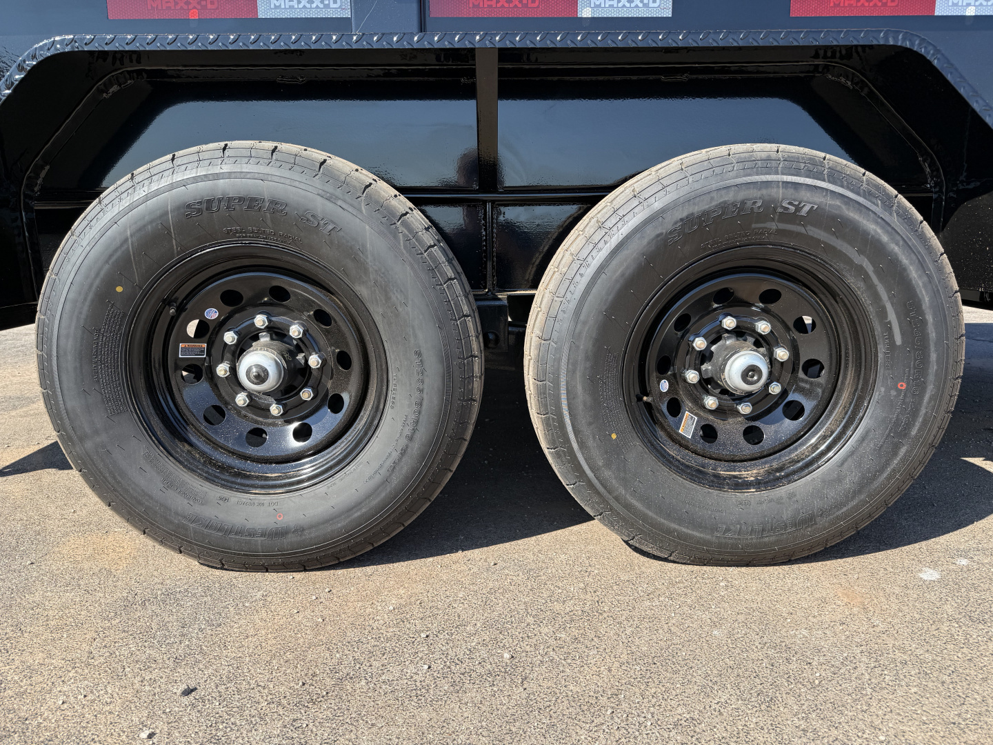 New 2026 MAXX-D 83”x14’ BP Dump w/ 18” Sides – DKX