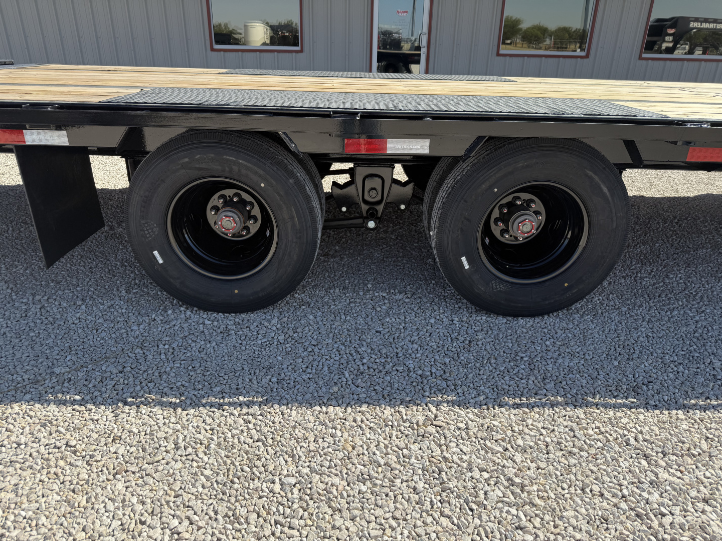 New 2026 PJ 102"x40' GN Low-Pro Flatbed w/ Duals - LD