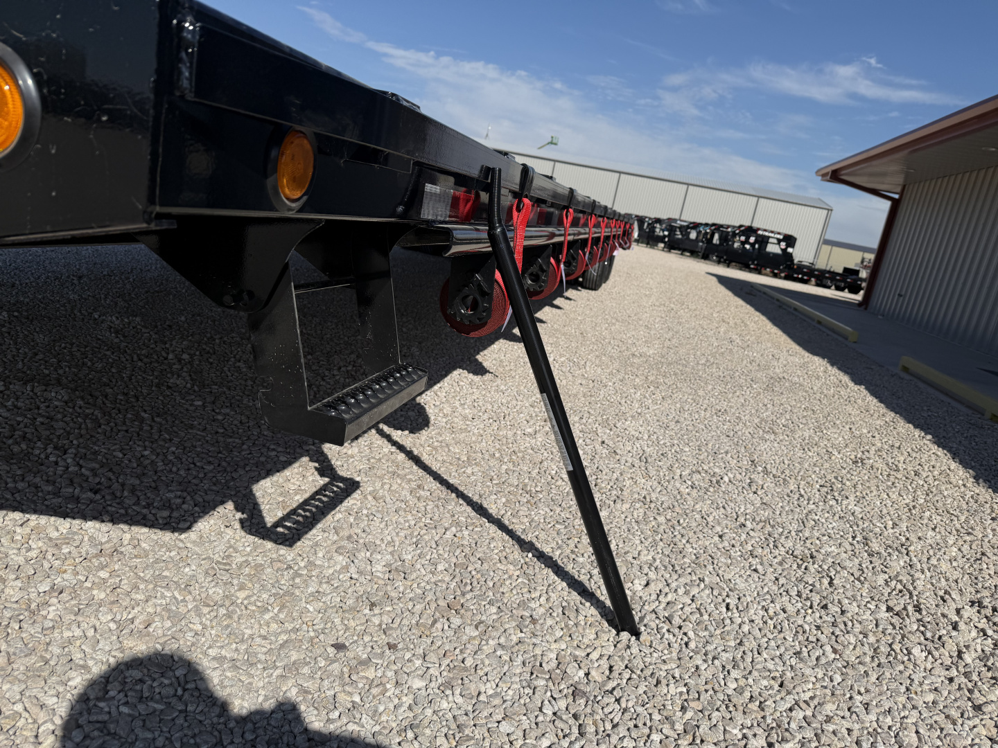 New 2026 PJ 102"x40' GN Low-Pro Flatbed w/ Duals - LD
