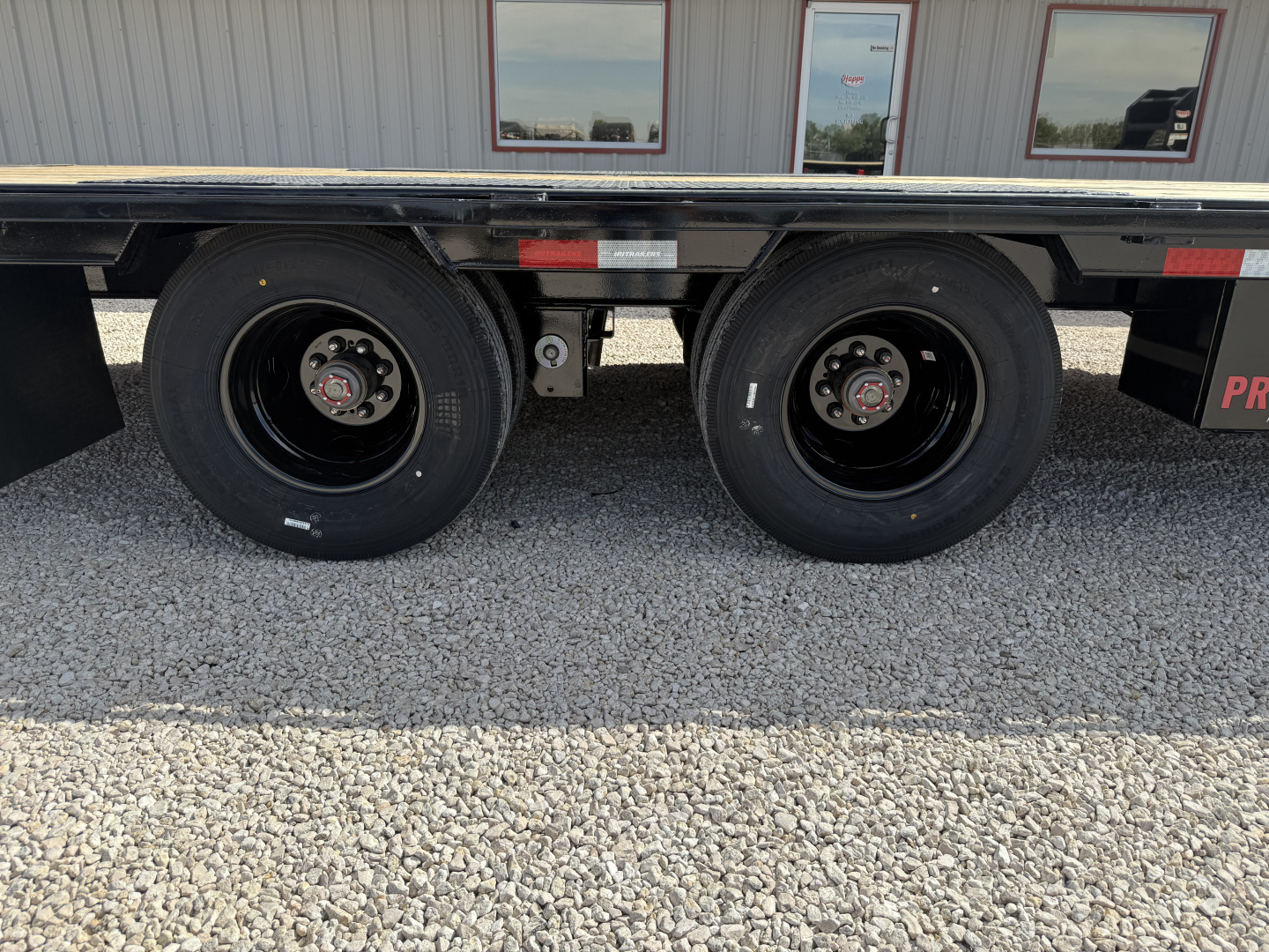 New 2026 PJ 102"x40' GN Low-Pro Air-Ride Flatbed w/ Duals - LD