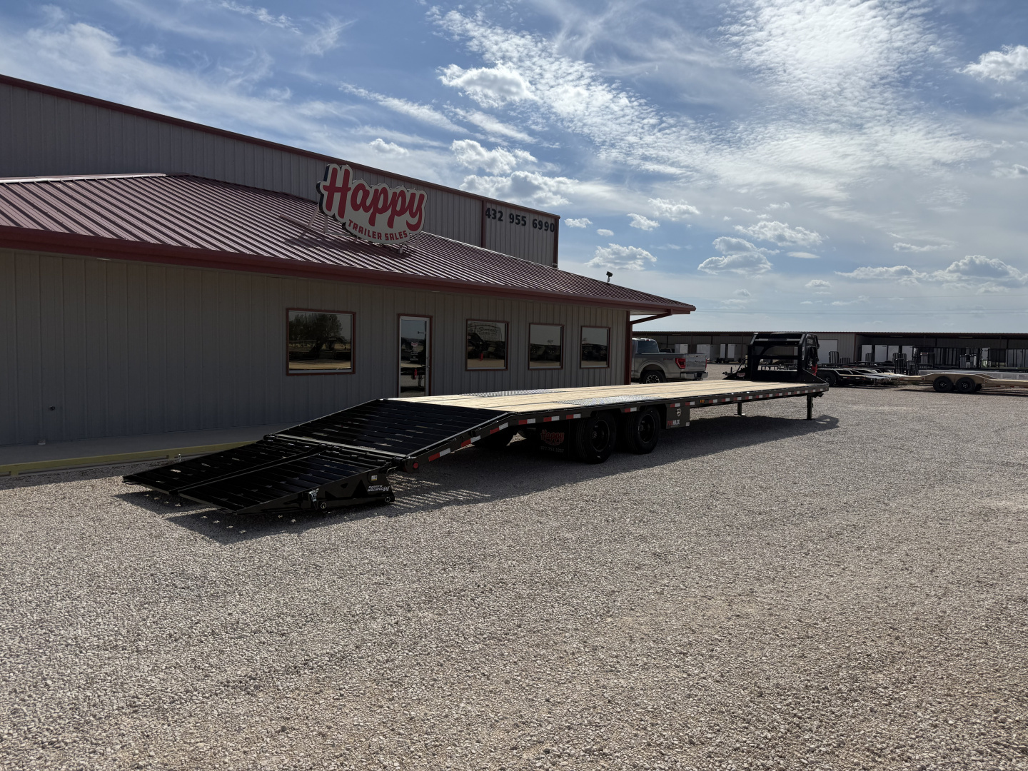 New 2026 PJ 102"x40' GN Low-Pro Air-Ride Flatbed w/ Duals - LD