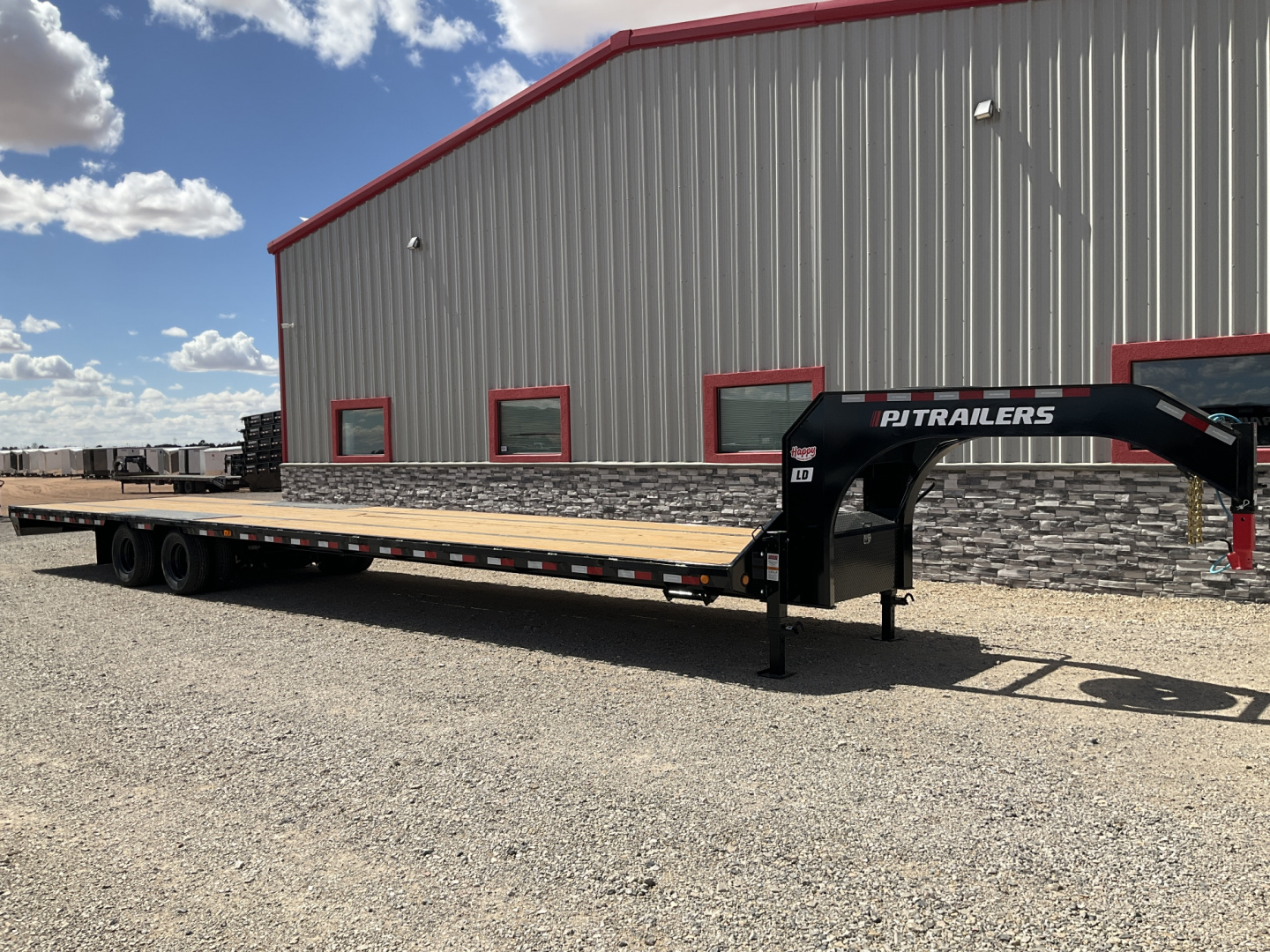 New 2026 PJ 102"x40' GN Low-Pro Flatbed w/ Duals - LD