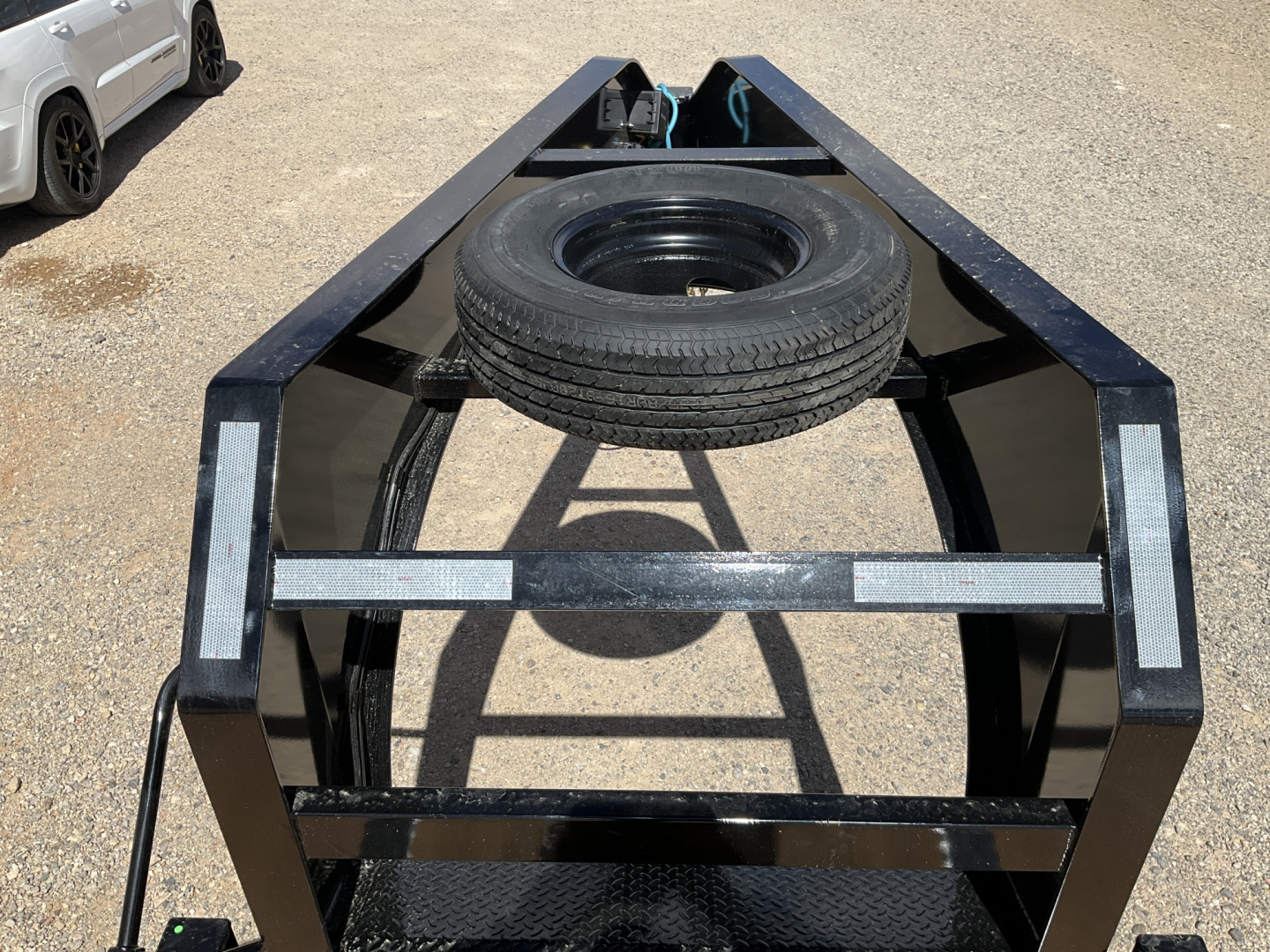 New 2026 PJ 102"x40' GN Low-Pro Flatbed w/ Duals - LD