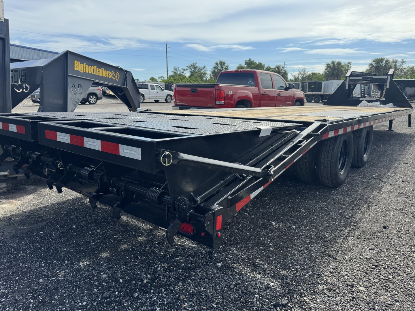 New 2025 Sure-Trac 8.5X30(25+5) TANDEM AXLE 22500 LB GVWR DECKOVER GOOSENECK TRAILER WITH DUAL 12K JACKS, MEGA RAMPS