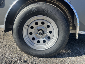 New 2026 Arising 5X8 SINGLE AXLE 2990 LB GVWR Cargo / Enclosed Trailer WITH 5FT INTERIOR HEIGHT, REAR RAMP DOOR, FULL TUBE FRAME, COMPOSITE .080 EXTERIOR, 2 SIDE VENTS AND SHORT ENOUGH TO FIT INSIDE YOUR GARAGE!.