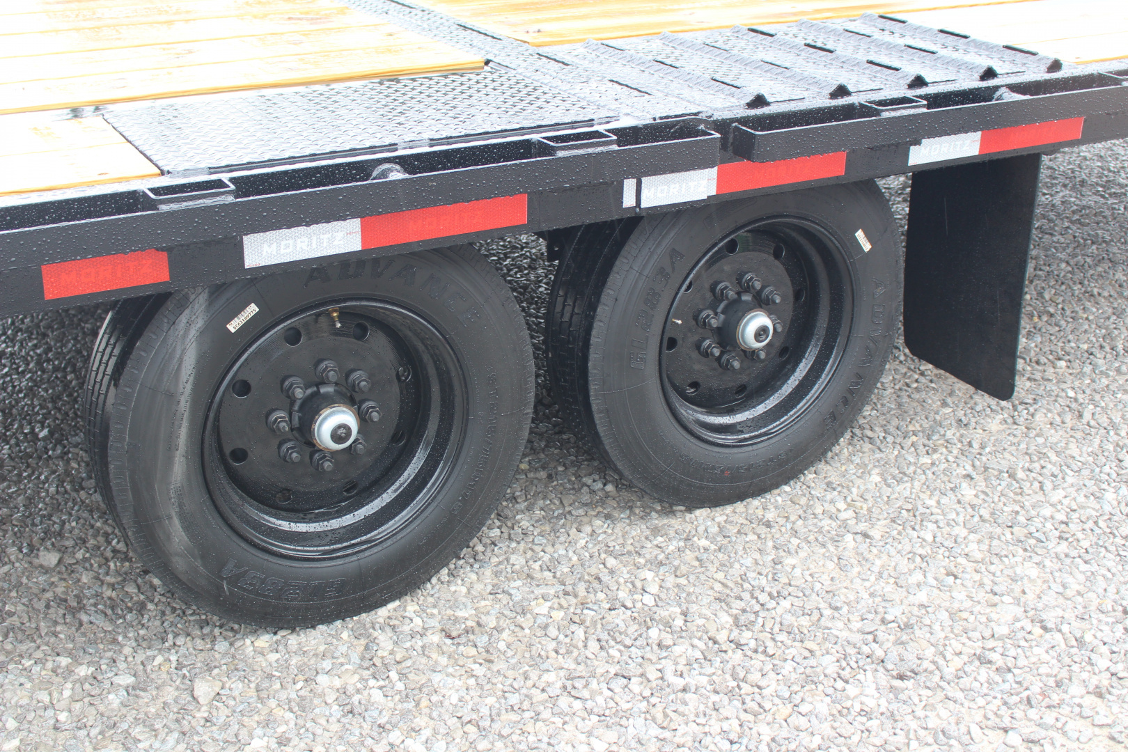 New 2025 Moritz FDGH Hydraulic Tail 30' GOOSENECK Deckover Flatbed Trailer- 17900# GVW