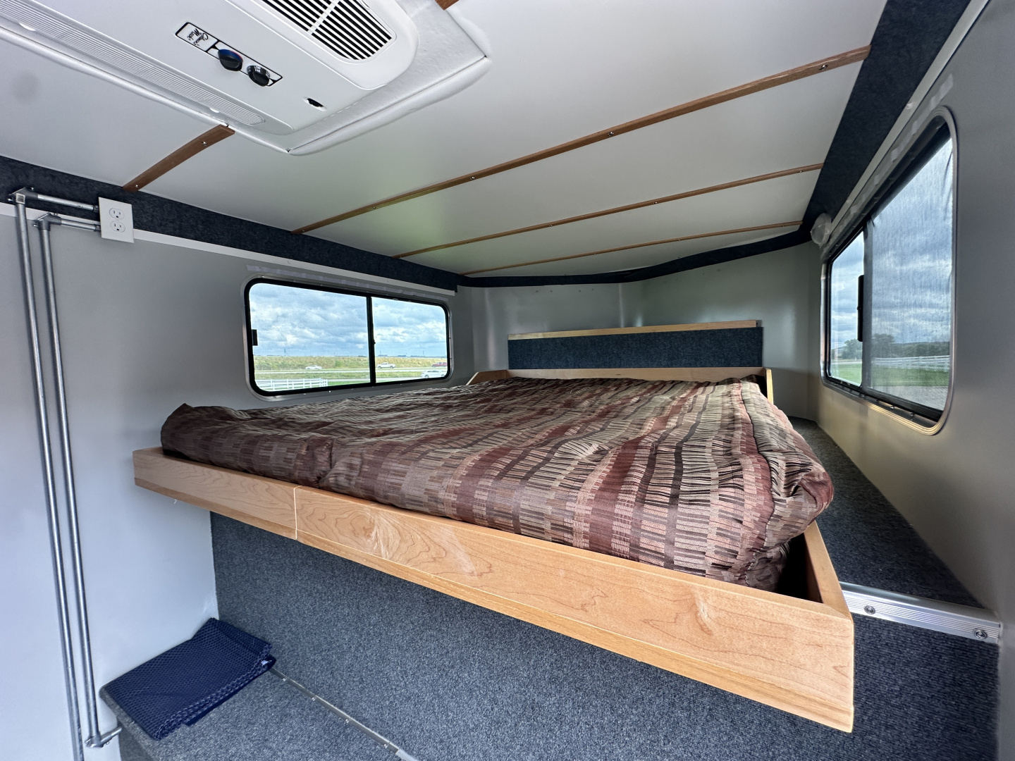 Used 2021 Hawk 2H GN Straight Load Horse Trailer