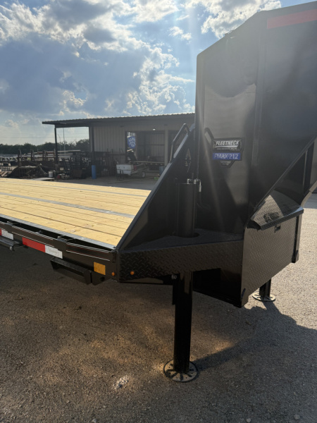 New 2026 Diamond C Trailers FMAX212 102X40 MR Gooseneck Bodies