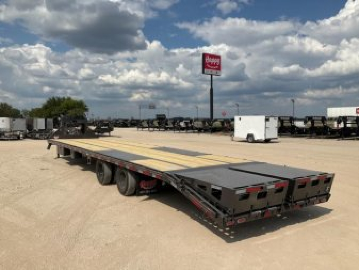 New 2026 Diamond C 102"x40' Engineered Beam FMAX212 w/ Max Ramps Pacesetter Edition