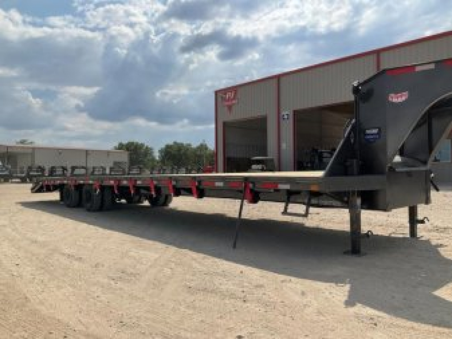 New 2026 Diamond C 102"x40' Engineered Beam FMAX212 w/ Max Ramps Pacesetter Edition