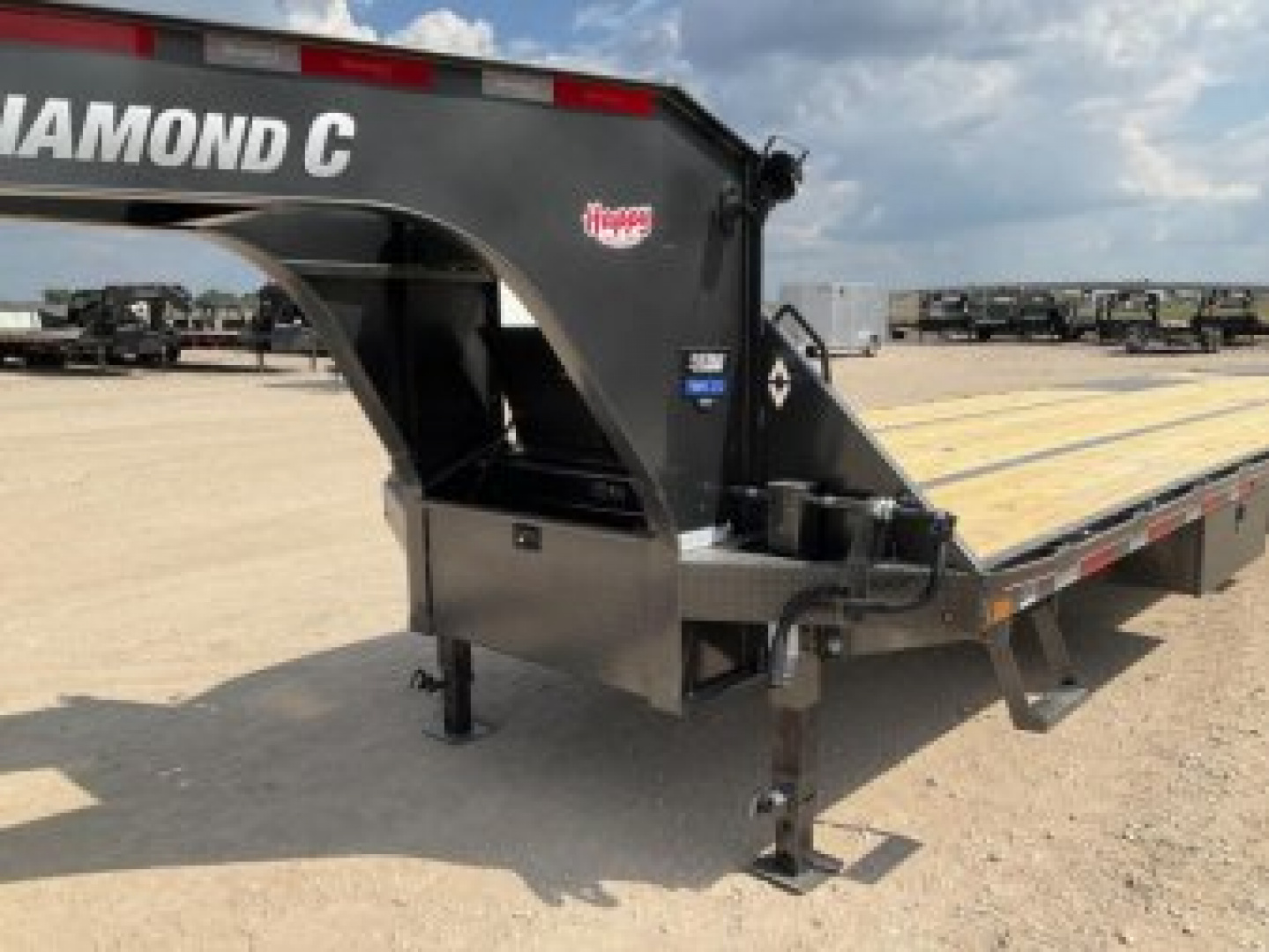 New 2026 Diamond C 102"x40' Engineered Beam FMAX212 w/ Max Ramps Pacesetter Edition