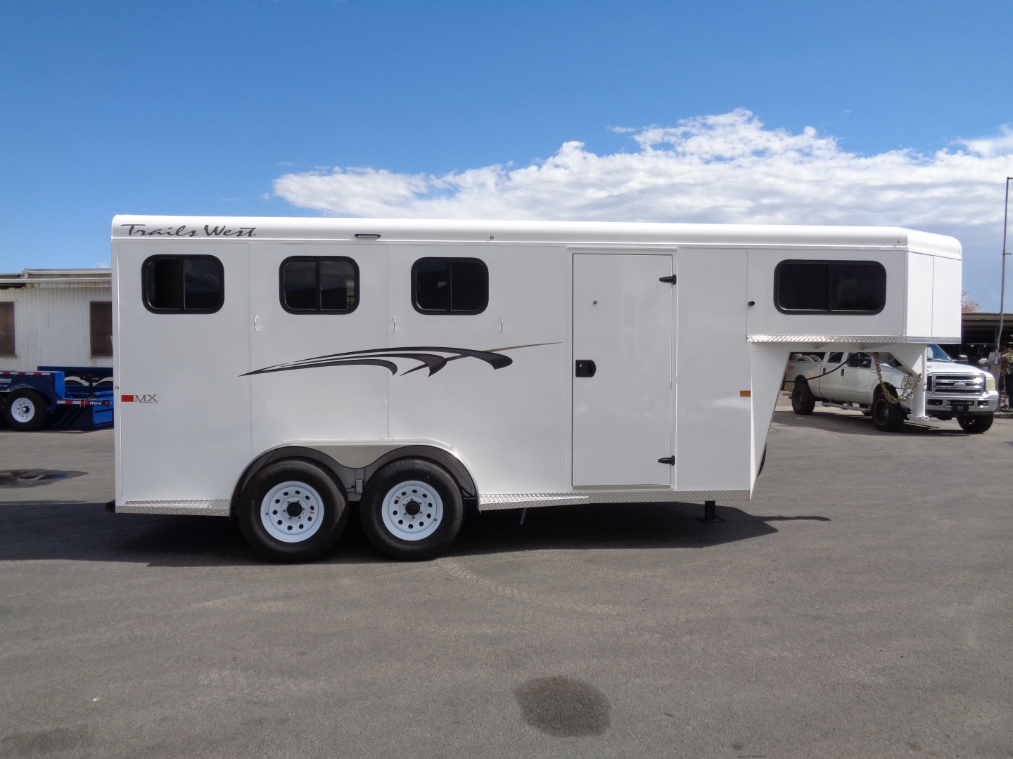 New 2026 Trails West ADVENTURE MX GN 3-Horse Gooseneck Horse Trailer