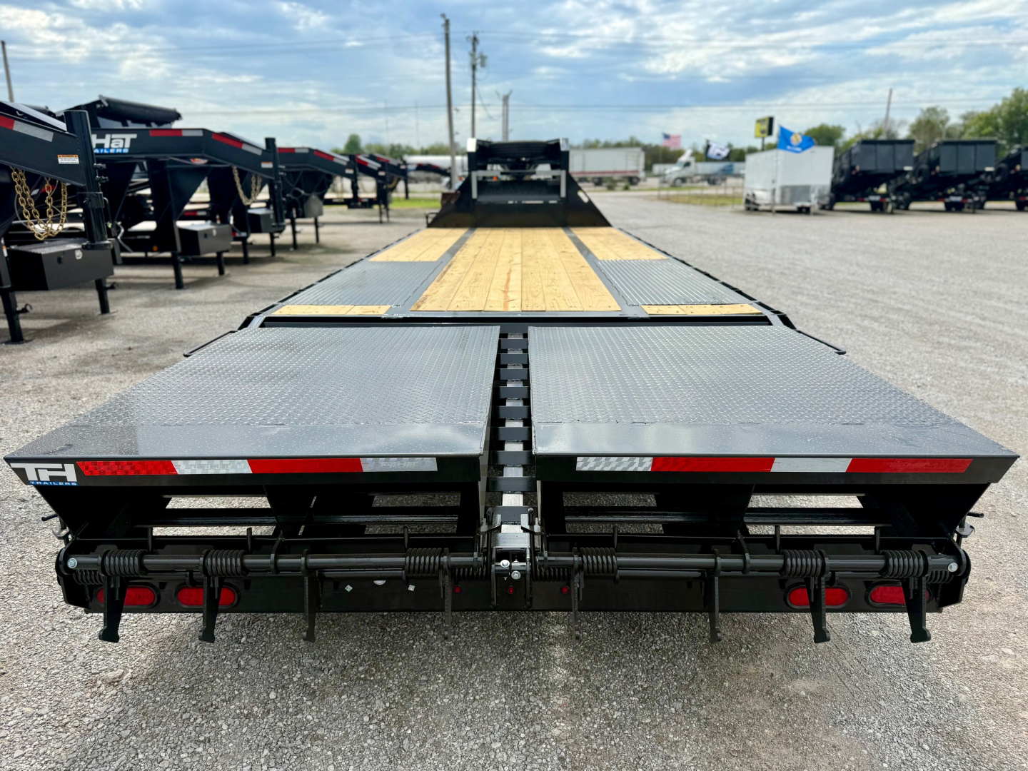 New 2026 Top Hat Trailers GN240-25x102 Flatbed Trailer w/ Jumbo Ramps & 14 Ply Upg. (20'+5')