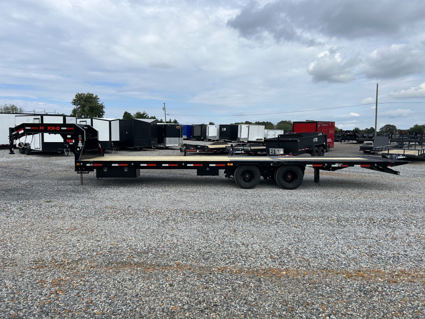 New 2026 MAXXD 102" x 32' 25.9K HYD Dove Gooseneck Trailer