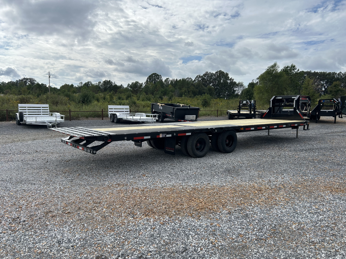 New 2026 MAXXD 102" x 32' 25.9K HYD Dove Gooseneck Trailer