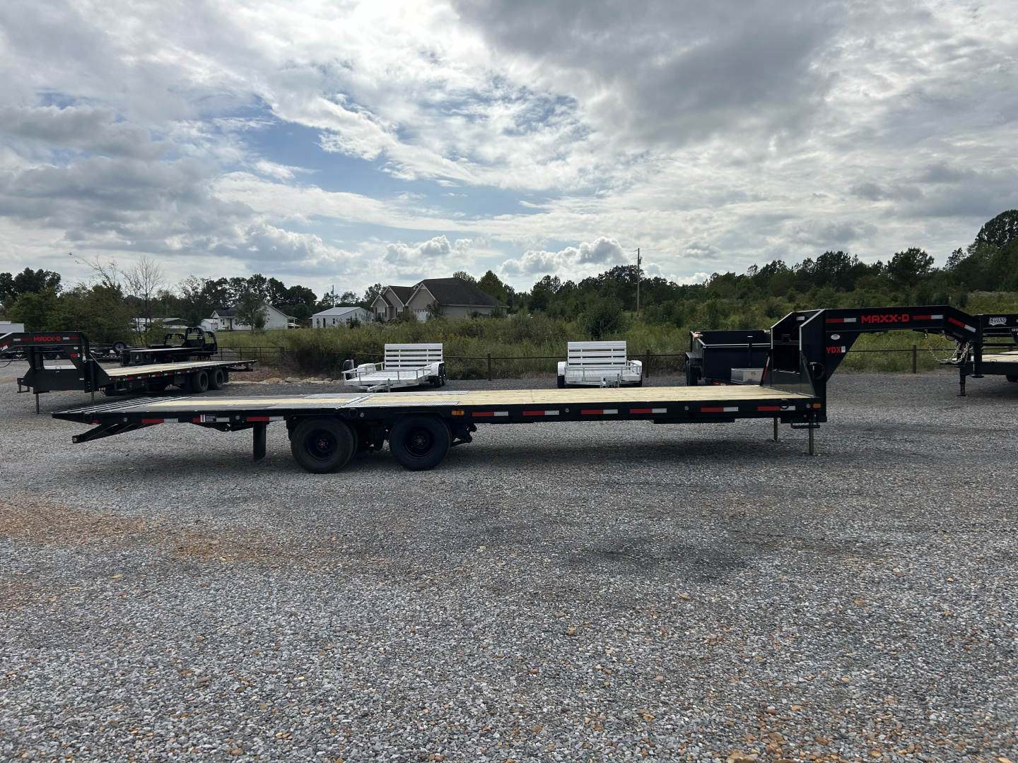 New 2026 MAXXD 102" x 32' 25.9K HYD Dove Gooseneck Trailer