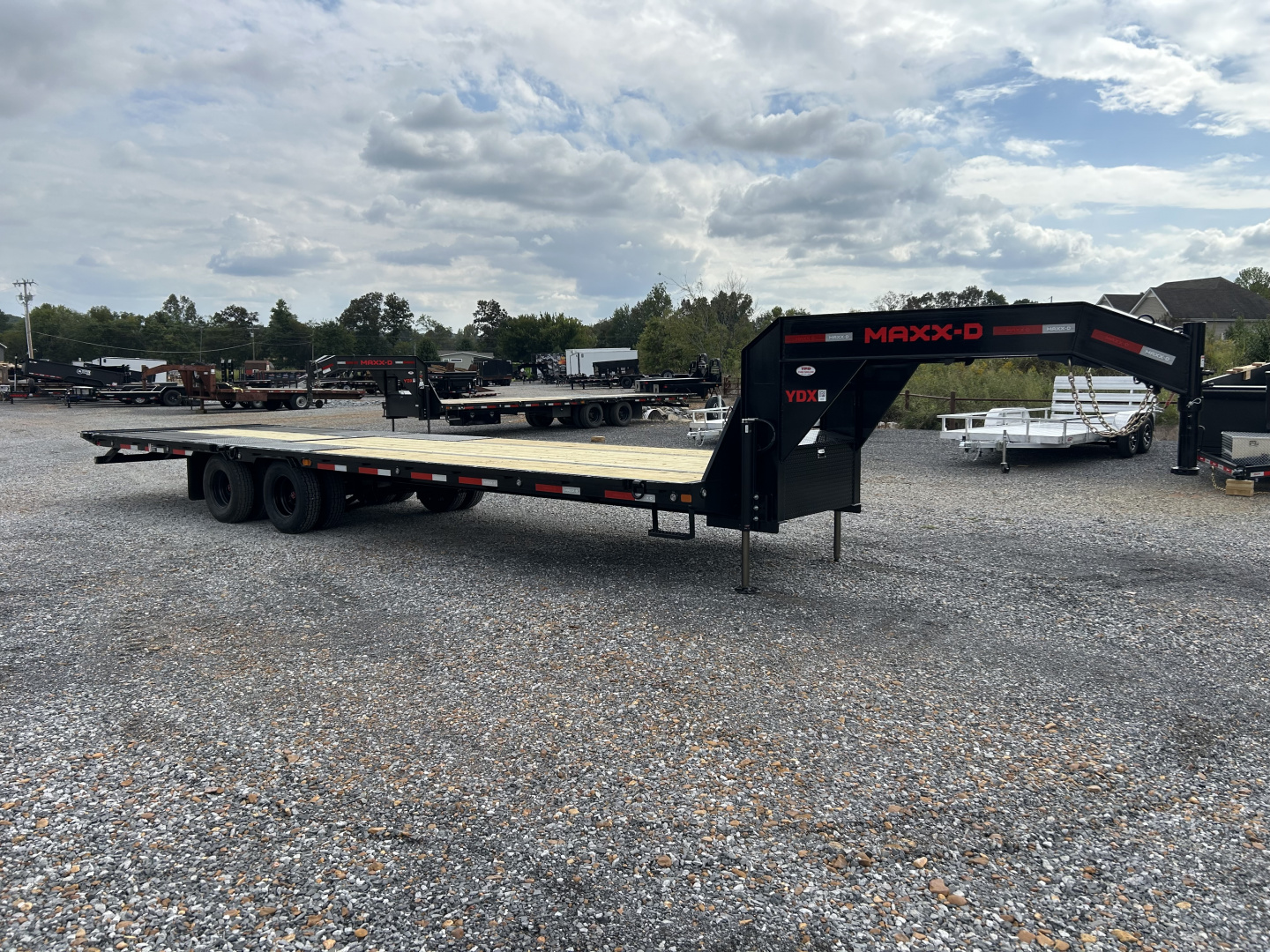 New 2026 MAXXD 102" x 32' 25.9K HYD Dove Gooseneck Trailer