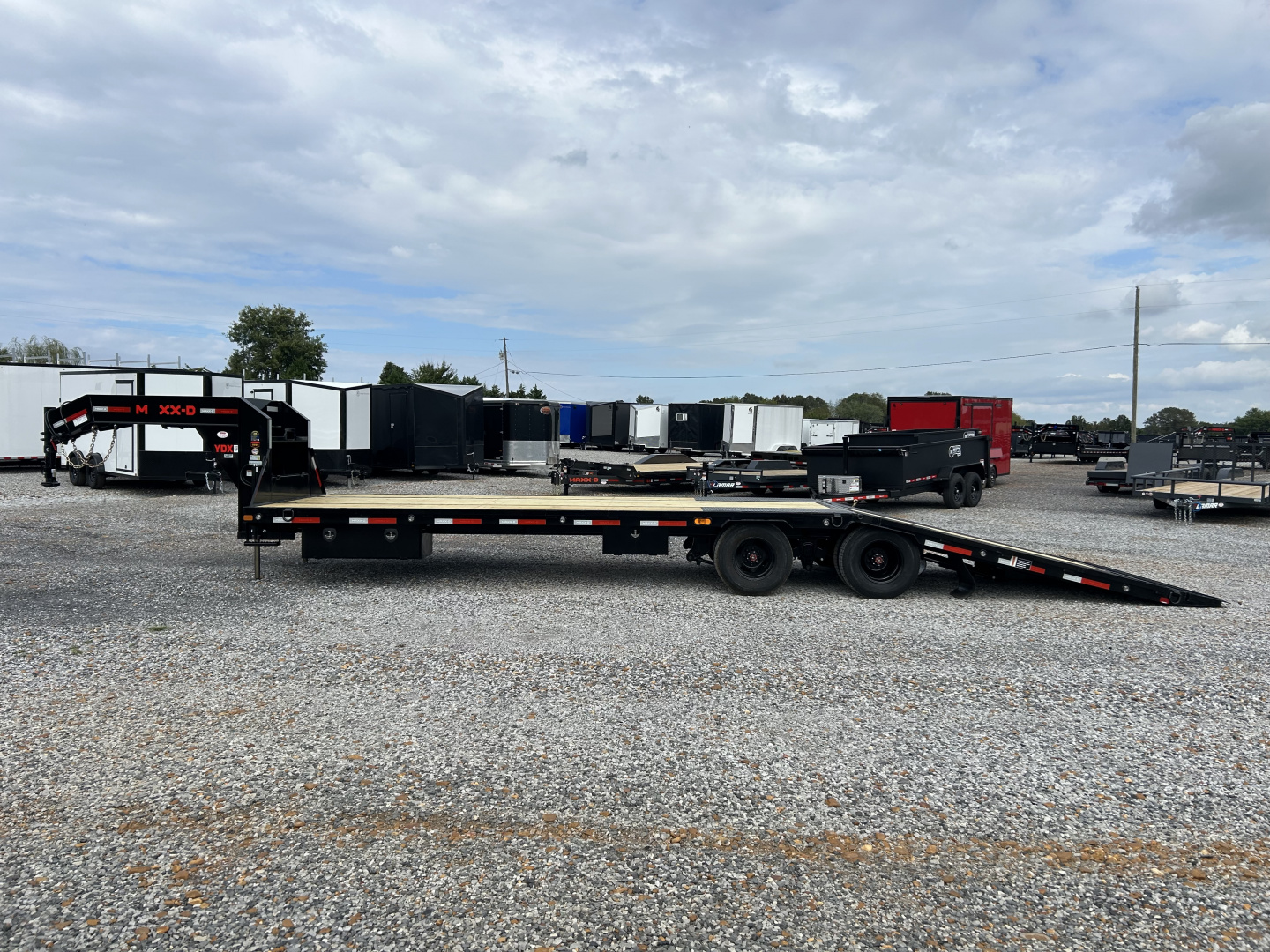 New 2026 MAXXD 102" x 32' 25.9K HYD Dove Gooseneck Trailer