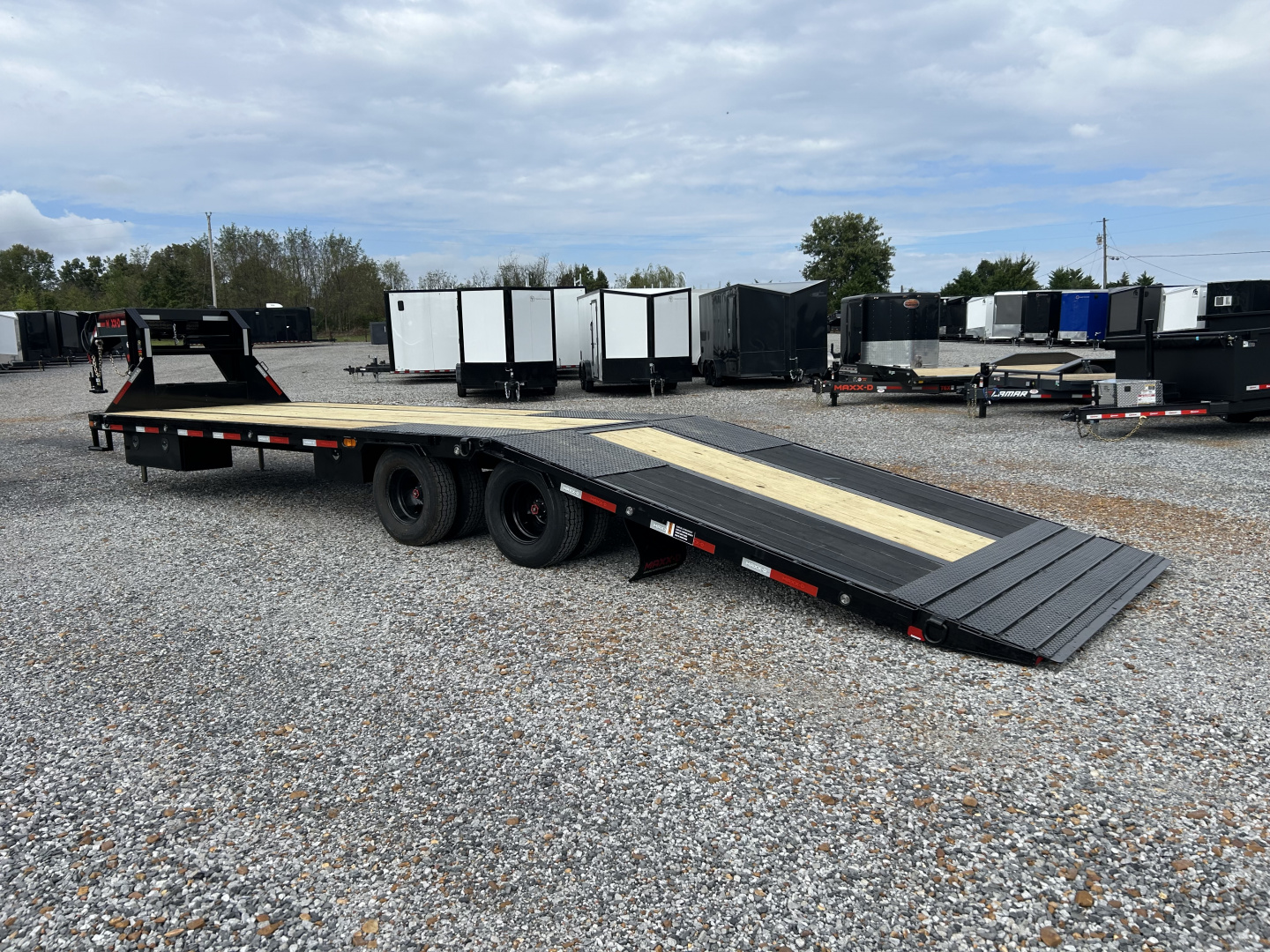 New 2026 MAXXD 102" x 32' 25.9K HYD Dove Gooseneck Trailer