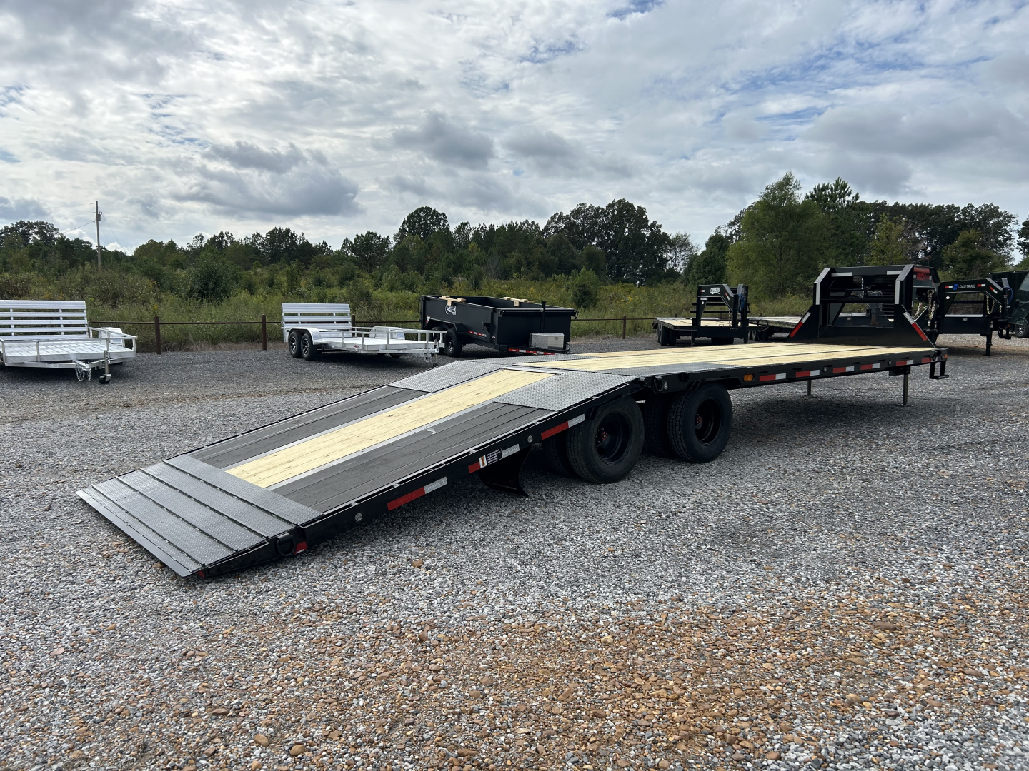 New 2026 MAXXD 102" x 32' 25.9K HYD Dove Gooseneck Trailer