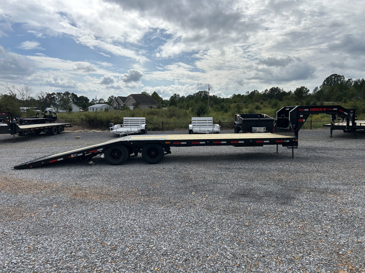 New 2026 MAXXD 102" x 32' 25.9K HYD Dove Gooseneck Trailer