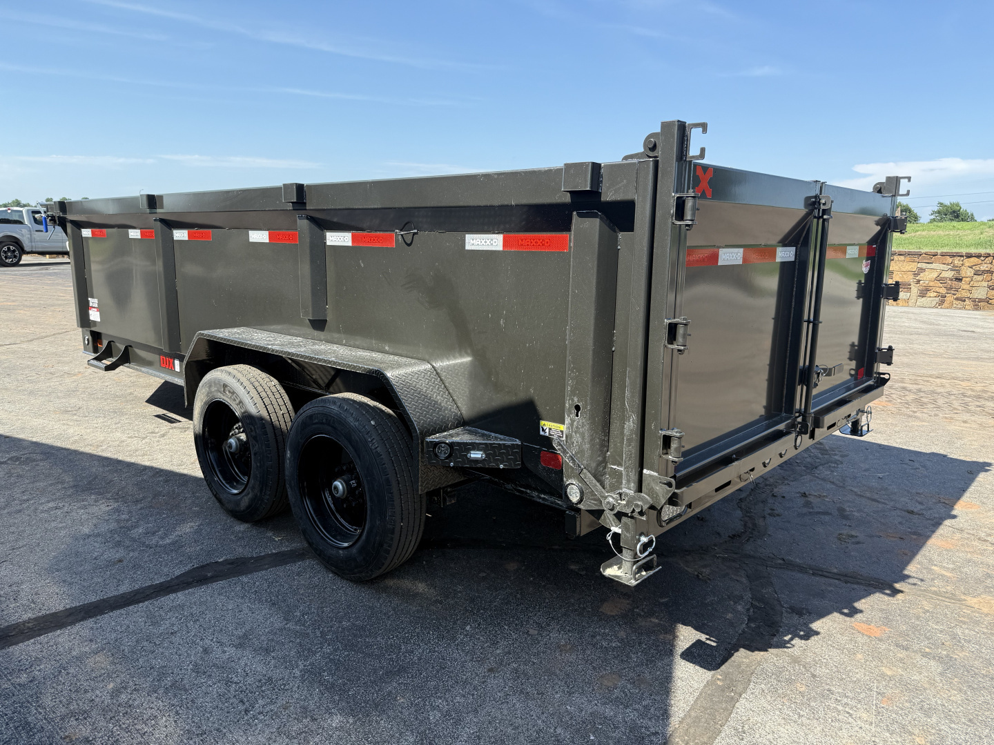 New 2026 MAXX-D 83”x16’ BP Dump w/ 36” Sides – DJX
