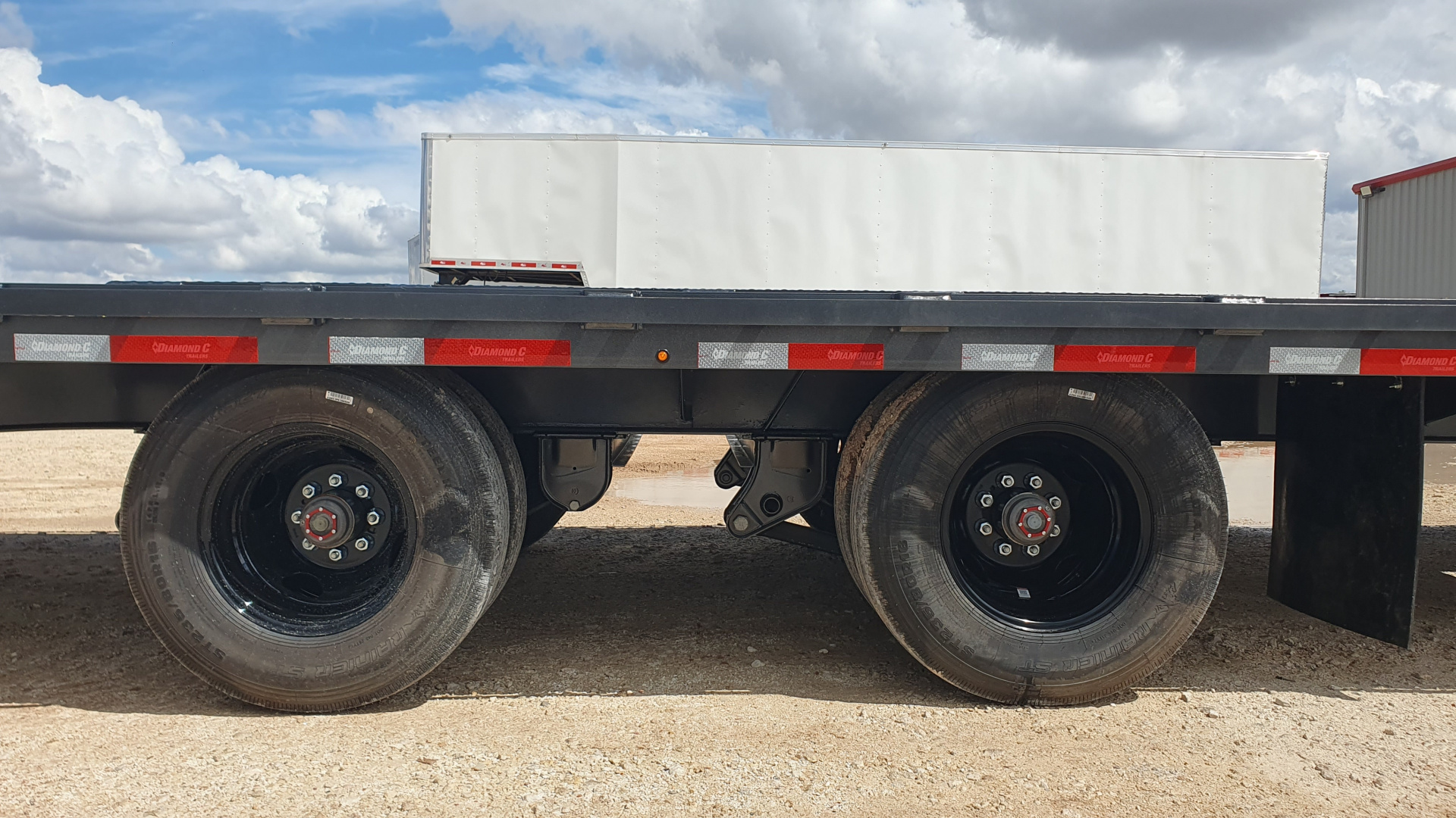 New 2026 Diamond C 102"x40' Engineered Beam FMAX212 w/ Max Ramps Pacesetter Edition