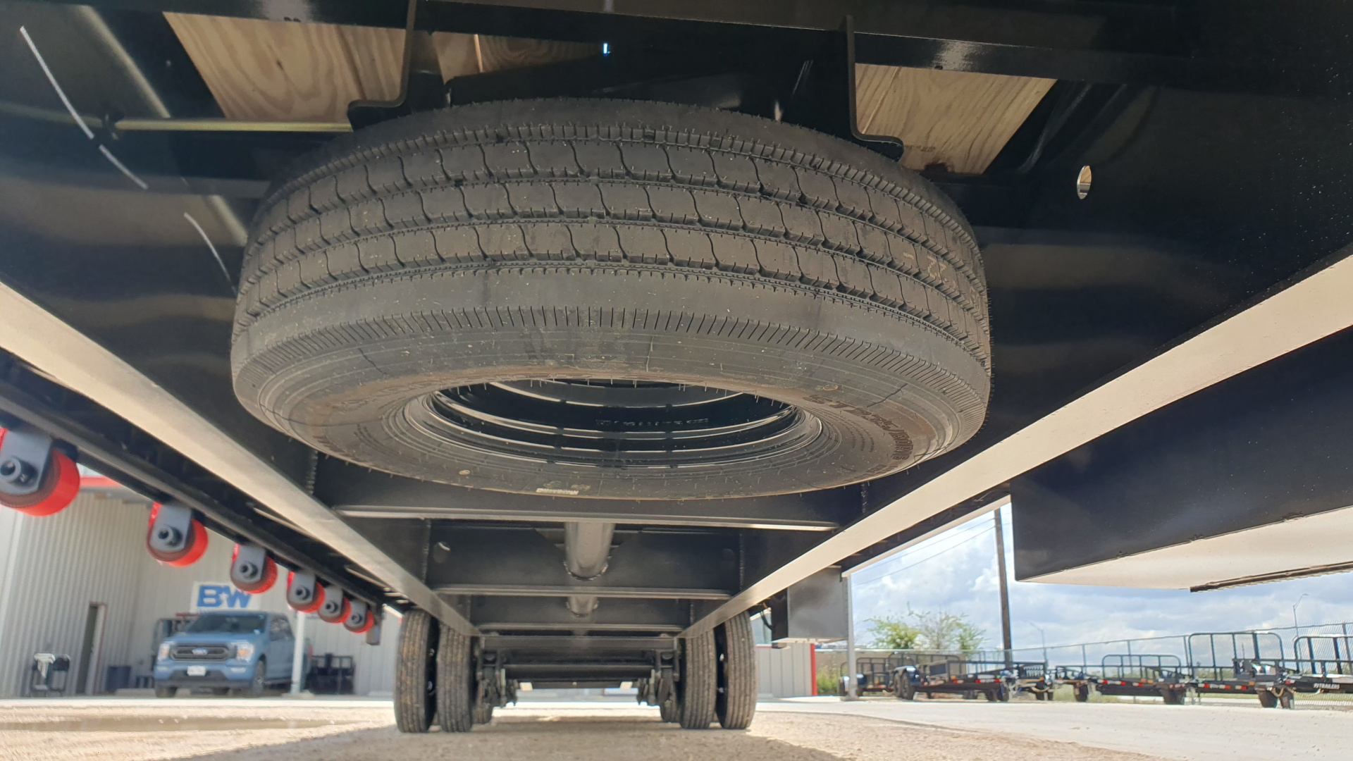 New 2026 Diamond C 102"x40' Engineered Beam FMAX212 w/ Max Ramps Pacesetter Edition