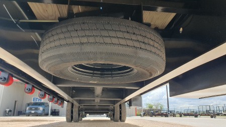 New 2026 Diamond C 102"x40' Engineered Beam FMAX212 w/ Max Ramps Pacesetter Edition