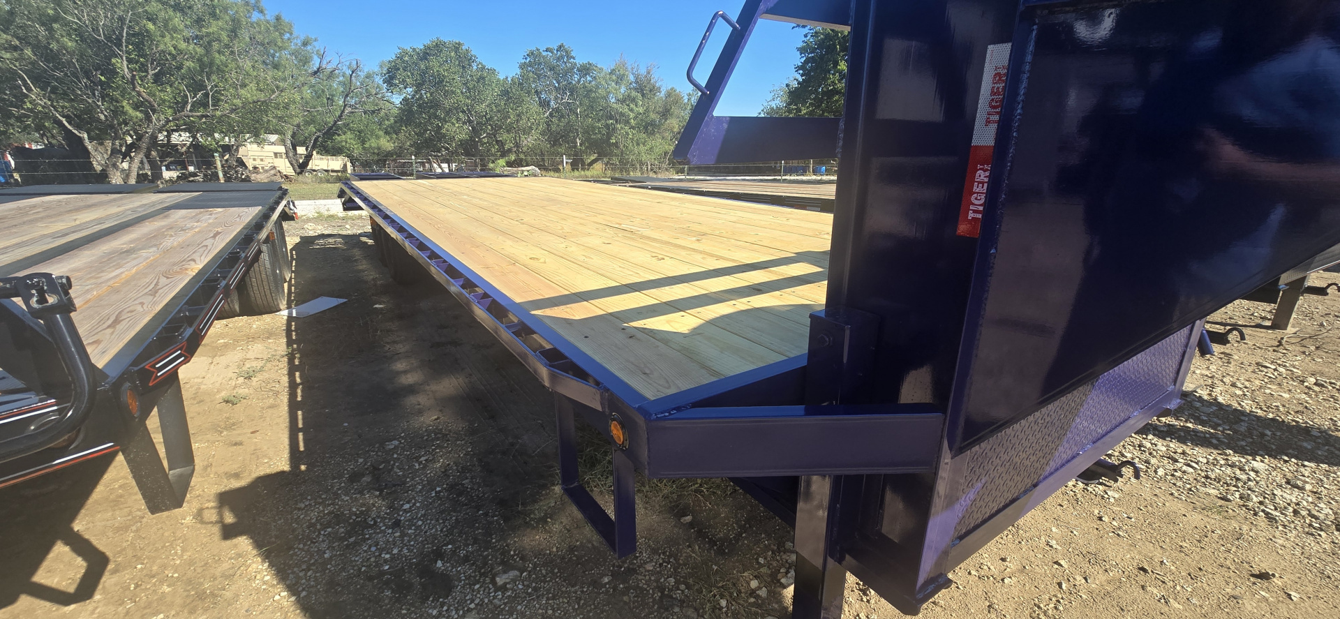 New 2025 Tiger - Gooseneck Flatbed Trailer - 102" X 27' - DOVE -