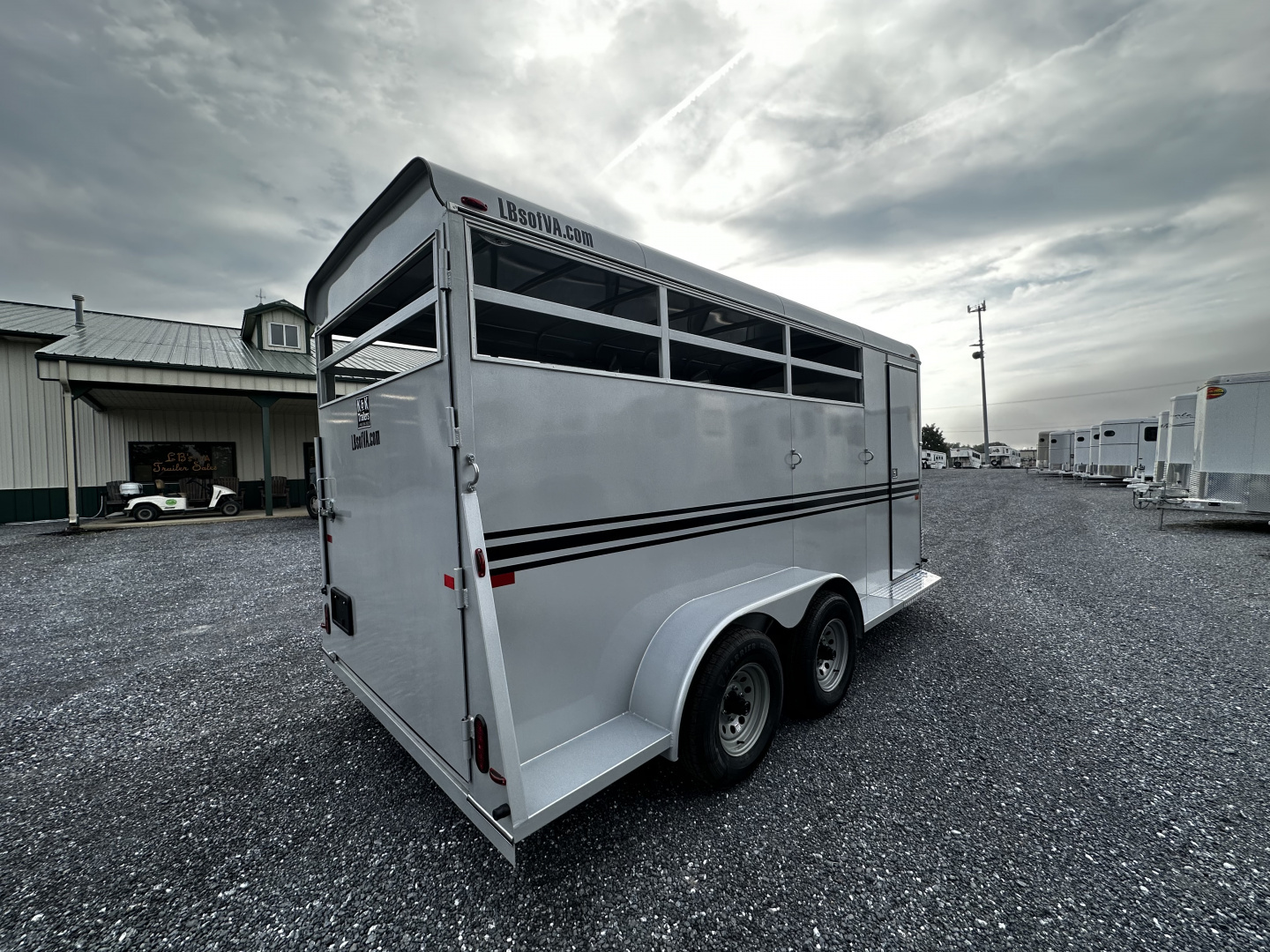 New 2026 Bee 3 Horse Slant Load Durango BP Horse Trailer