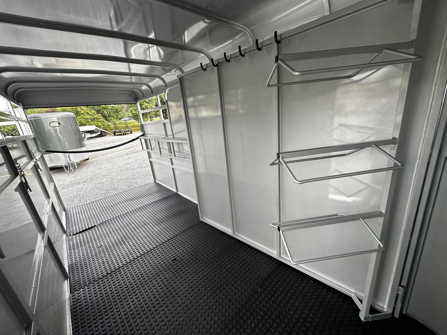 New 2026 Bee 3 Horse Slant Load Durango BP Horse Trailer