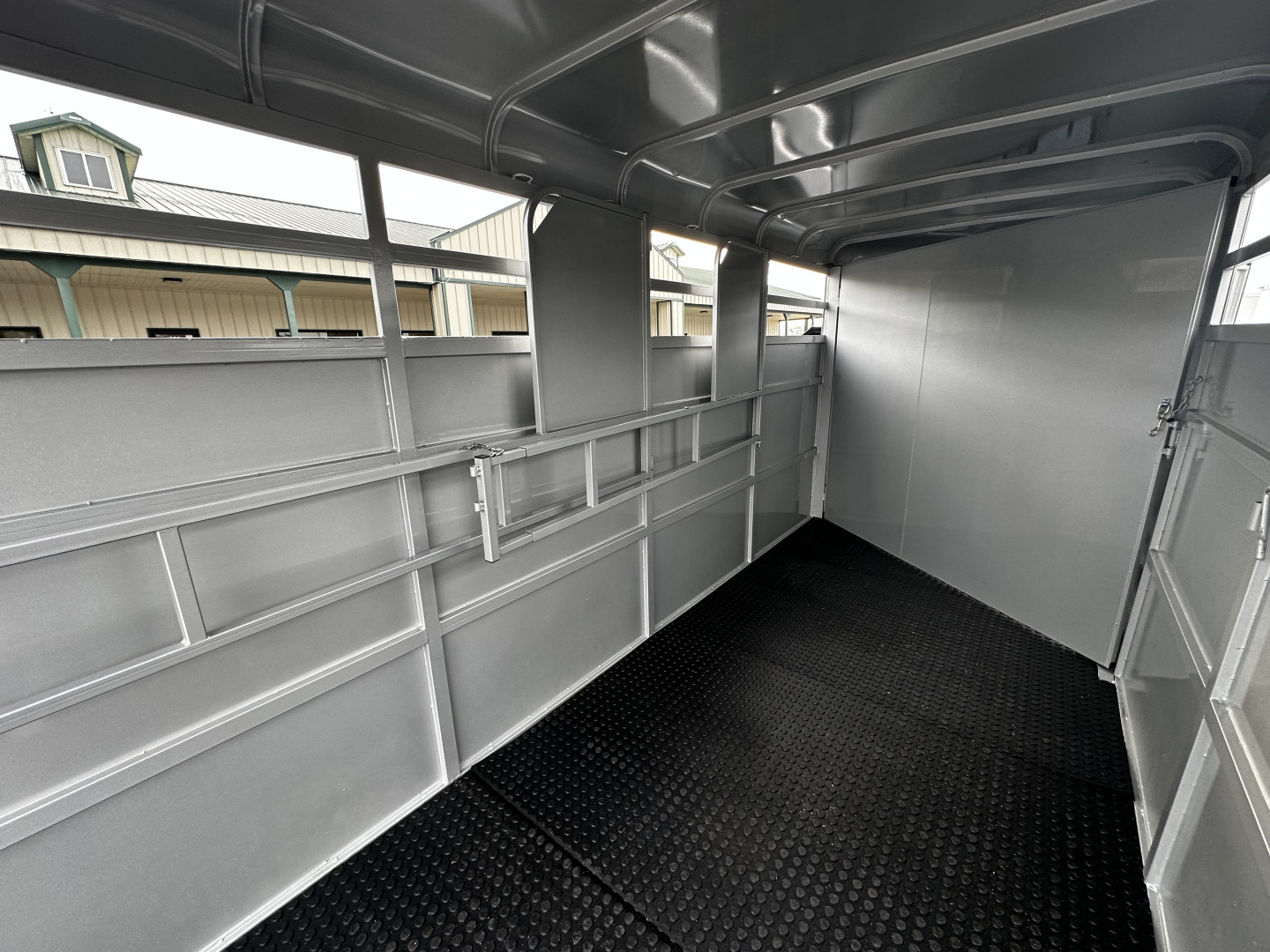 New 2026 Bee 3 Horse Slant Load Durango BP Horse Trailer