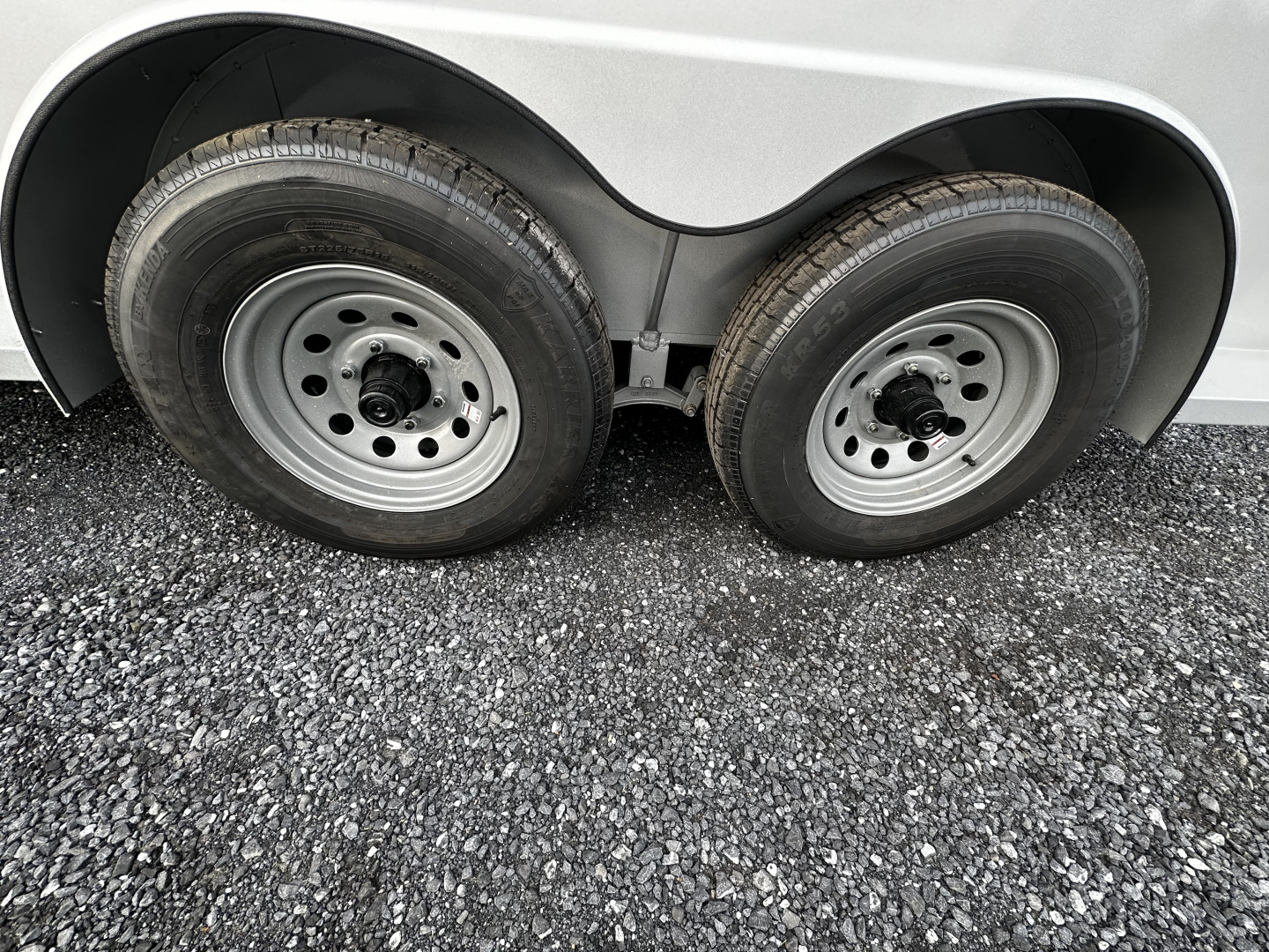 New 2026 Bee 3 Horse Slant Load Durango BP Horse Trailer