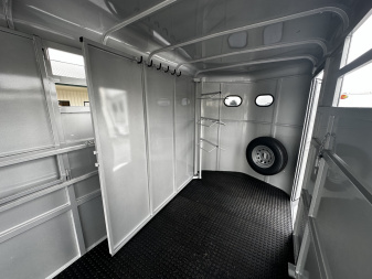 New 2026 Bee 3 Horse Slant Load Durango BP Horse Trailer