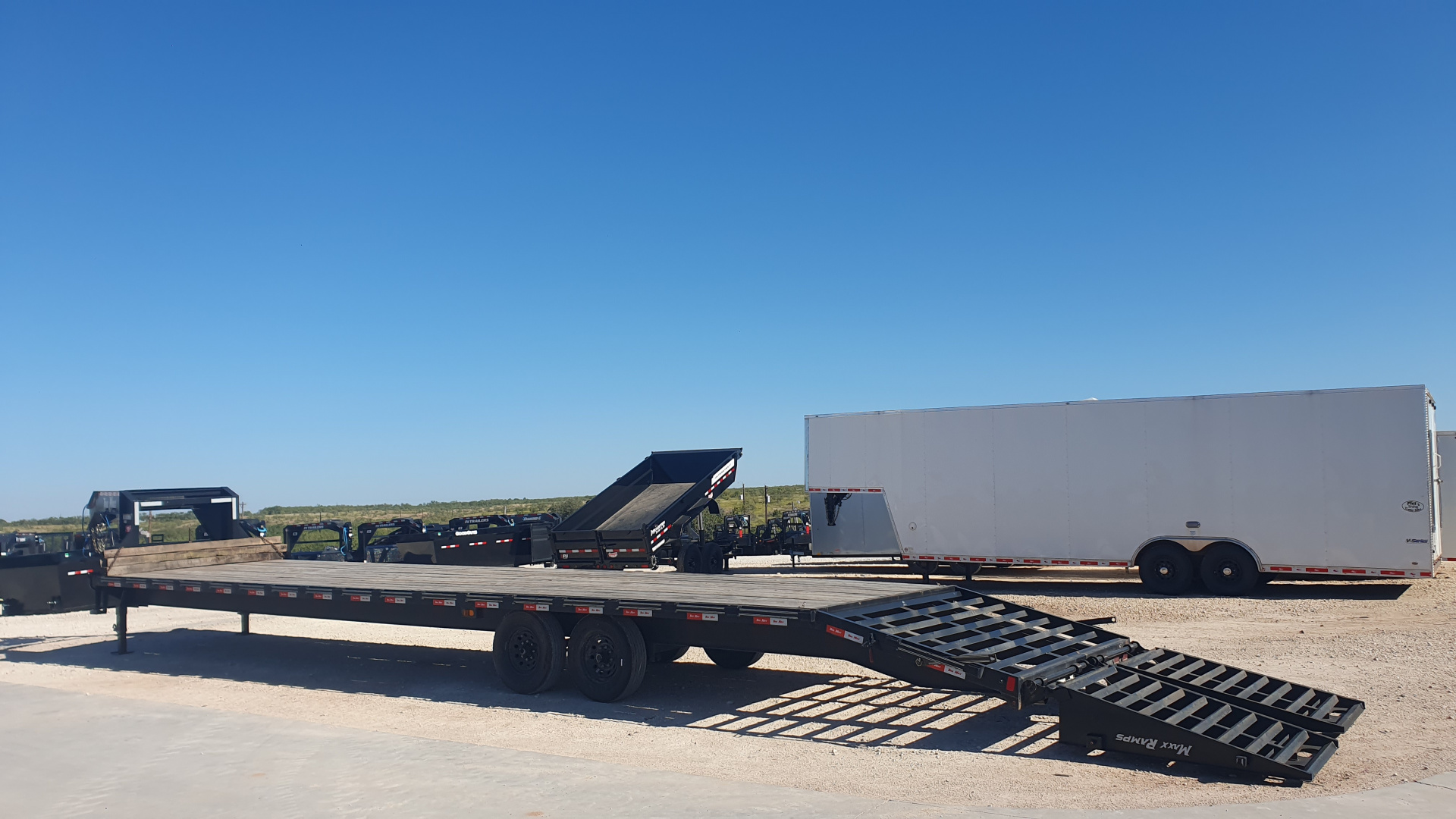 Used 2024 Trail Maxx 102"x40' GN Flatbed w/ Max Ramps