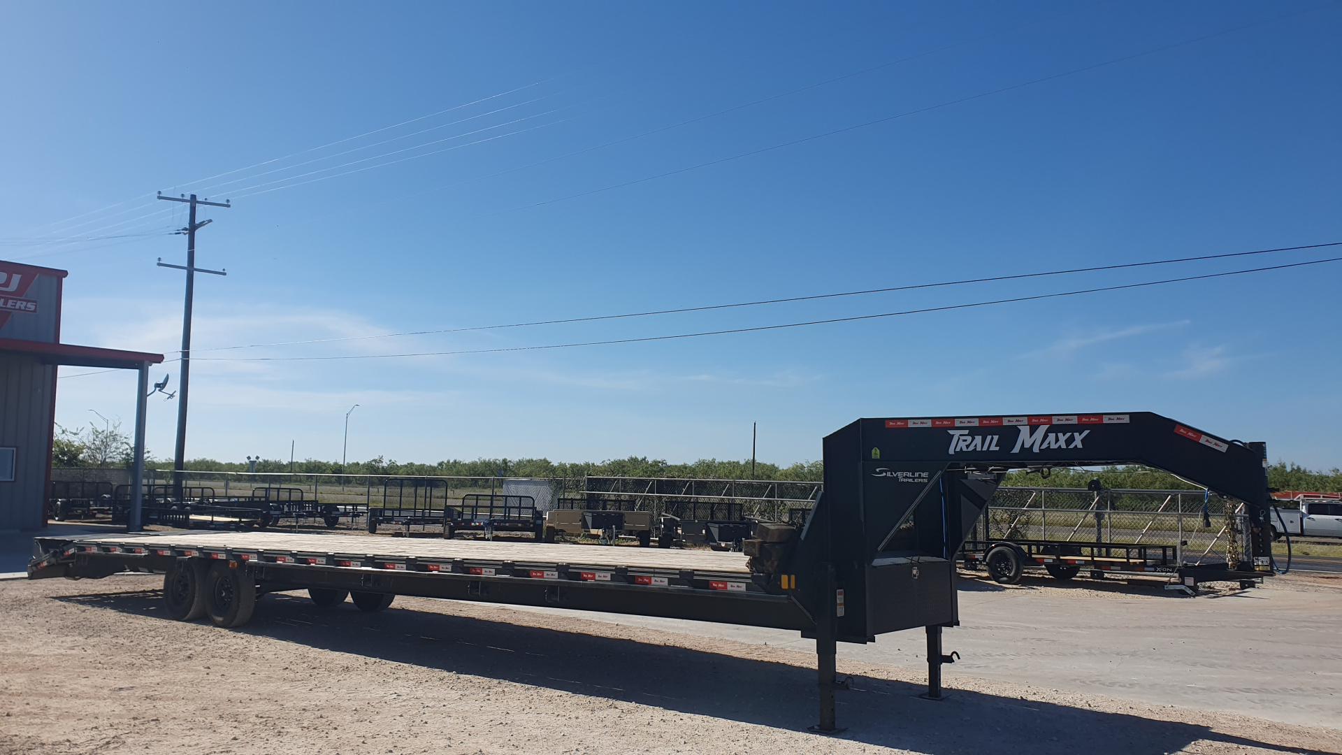 Used 2024 Trail Maxx 102"x40' GN Flatbed w/ Max Ramps