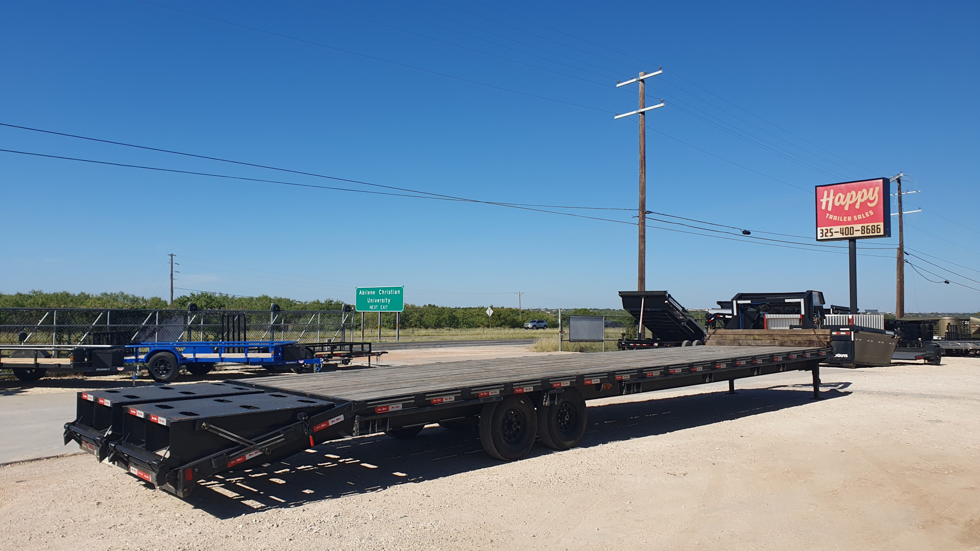 Used 2024 Trail Maxx 102"x40' GN Flatbed w/ Max Ramps
