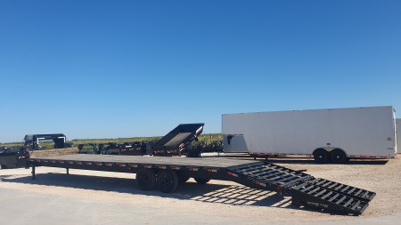 Used 2024 Trail Maxx 102"x40' GN Flatbed w/ Max Ramps