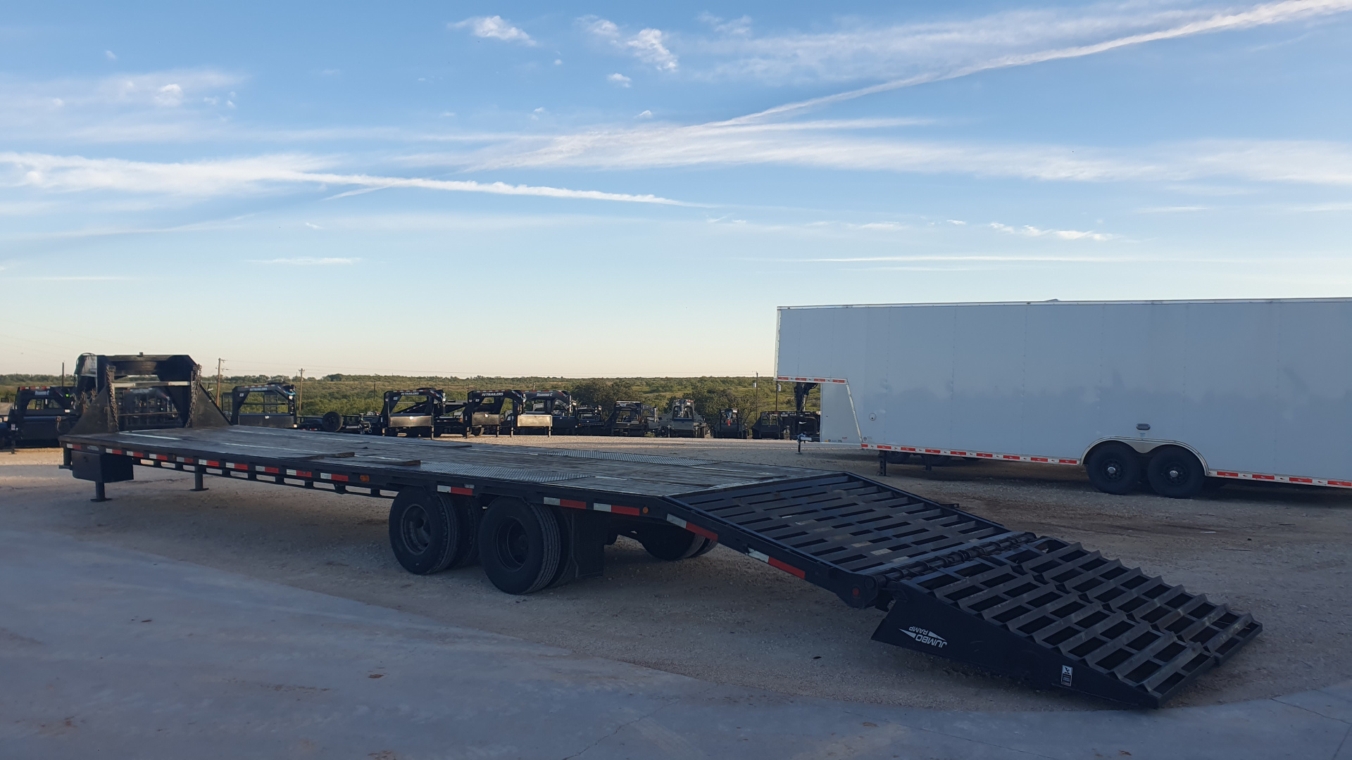 Used 2022 Top Hat 102"x40' GN Flatbed w/ Max Ramps