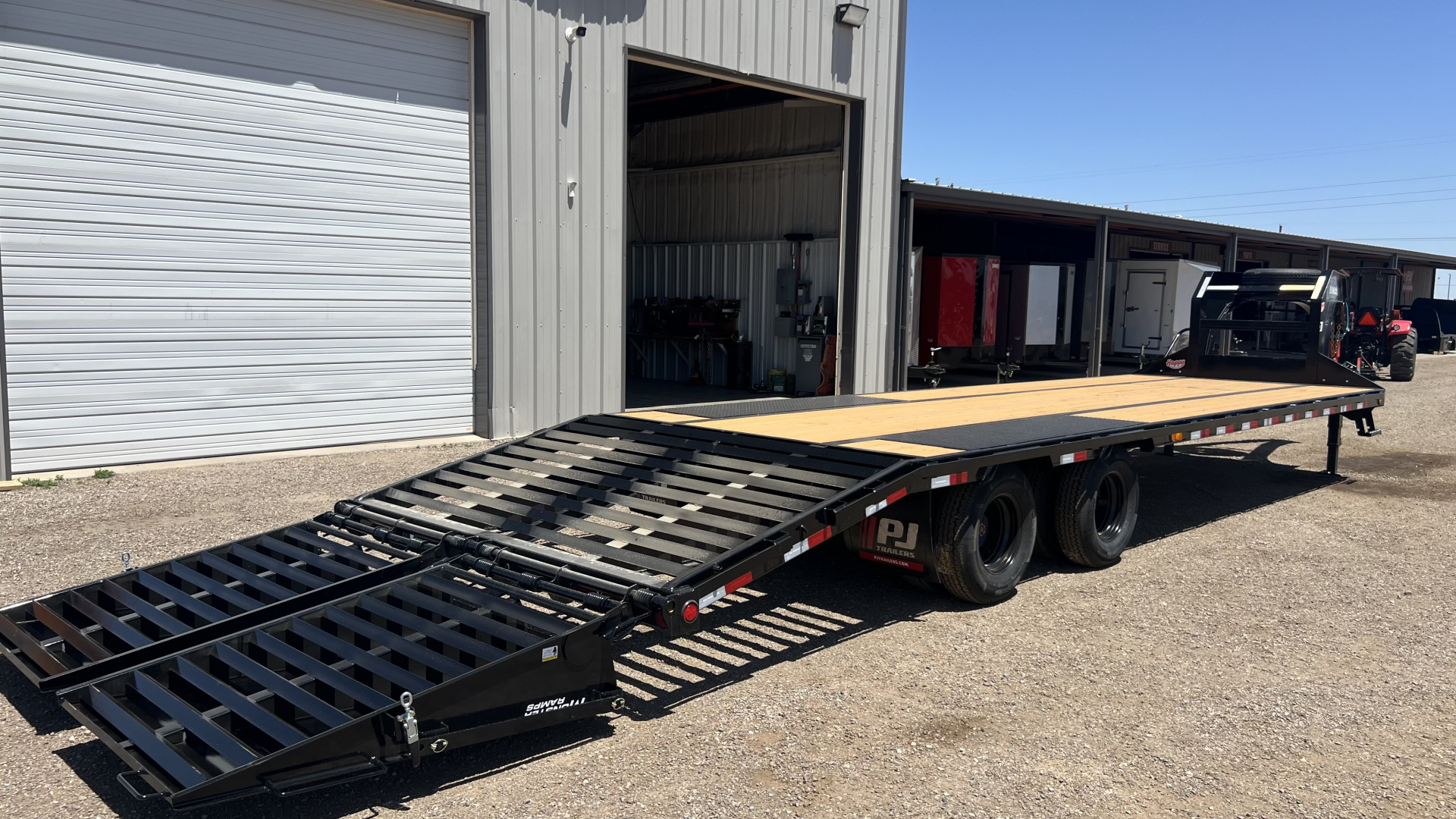 New 2026 PJ 102"x30' GN Low-Pro Flatbed w/ Duals - LD