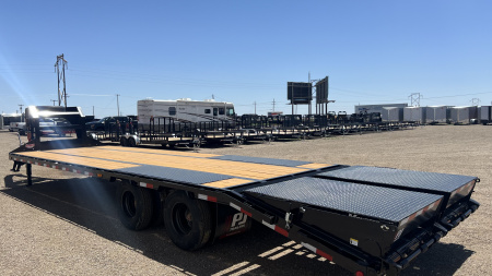 New 2026 PJ 102"x30' GN Low-Pro Flatbed w/ Duals - LD