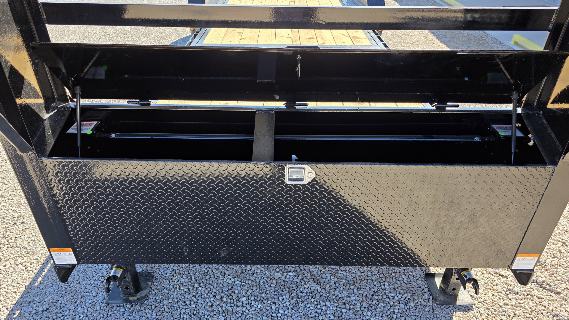 New 2026 PJ 83"x24' Gooseneck Equipment Tilt Trailer – T6