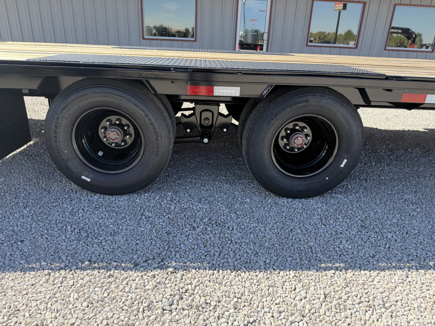 New 2026 PJ 102"x40' GN Low-Pro Flatbed w/ Duals - LD