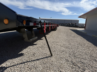 New 2026 PJ 102"x40' GN Low-Pro Flatbed w/ Duals - LD