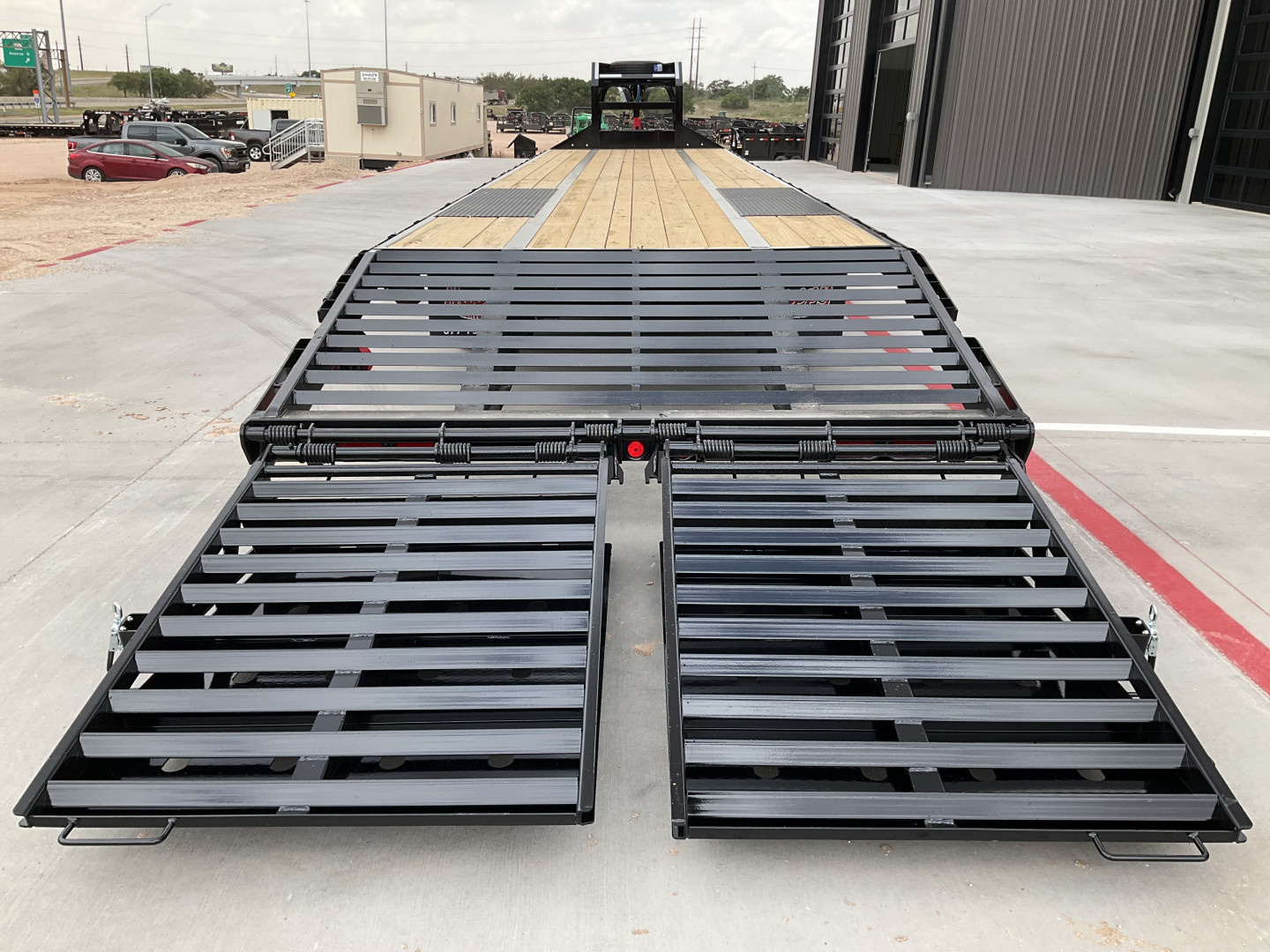 New 2026 PJ 102"x40' GN Low-Pro Flatbed w/ Duals - LD