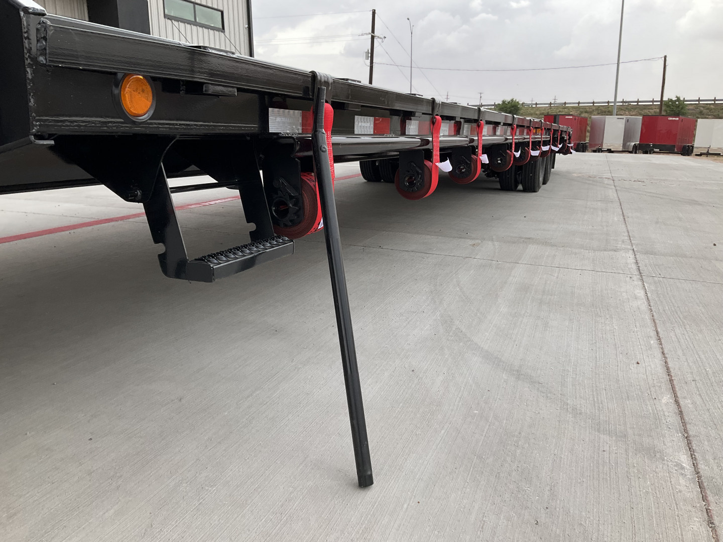 New 2026 PJ 102"x40' GN Low-Pro Flatbed w/ Duals - LD