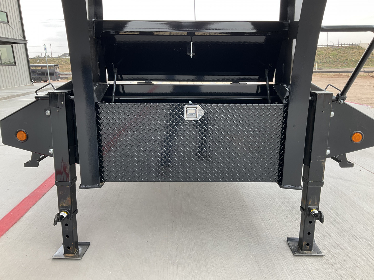 New 2026 PJ 102"x40' GN Low-Pro Flatbed w/ Duals - LD