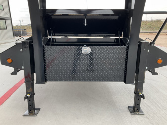 New 2026 PJ 102"x40' GN Low-Pro Flatbed w/ Duals - LD