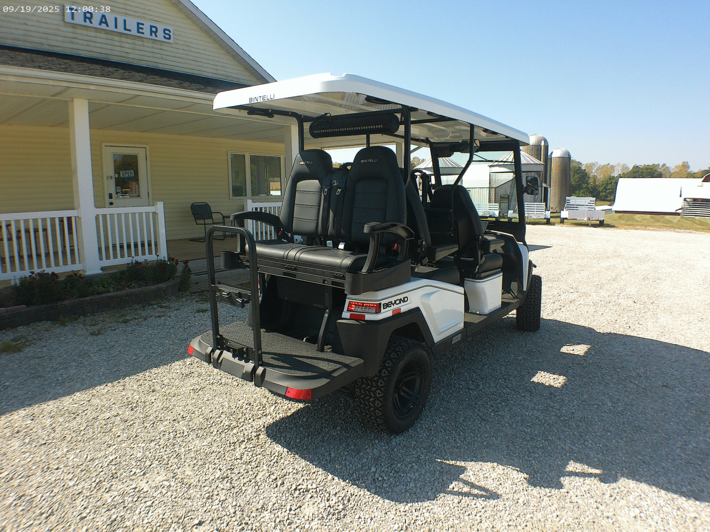 New 2025 Bintelli BEYOND 6P Lifted Golf Cart